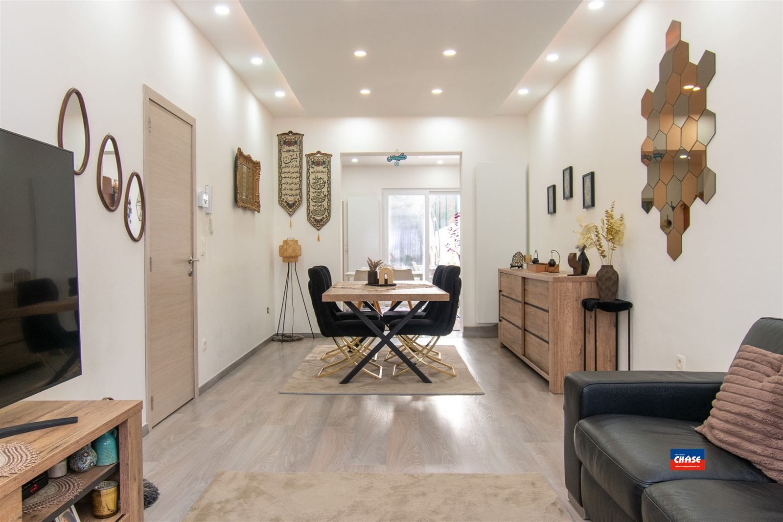 Knap gerenoveerde gezinswoning met 3 slaapkamers en tuin foto 4