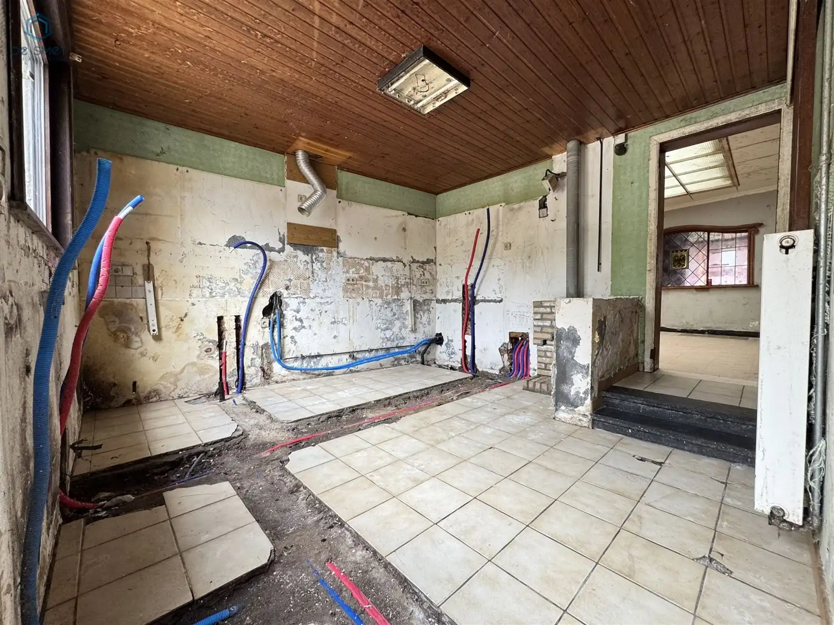 Verrassend ruime te verbouwen woning foto 8