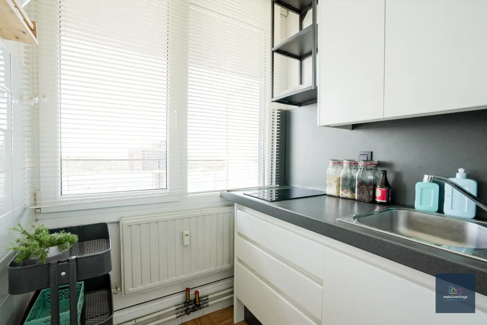 Topper ; instapklare studio met schitterend zicht  foto 7
