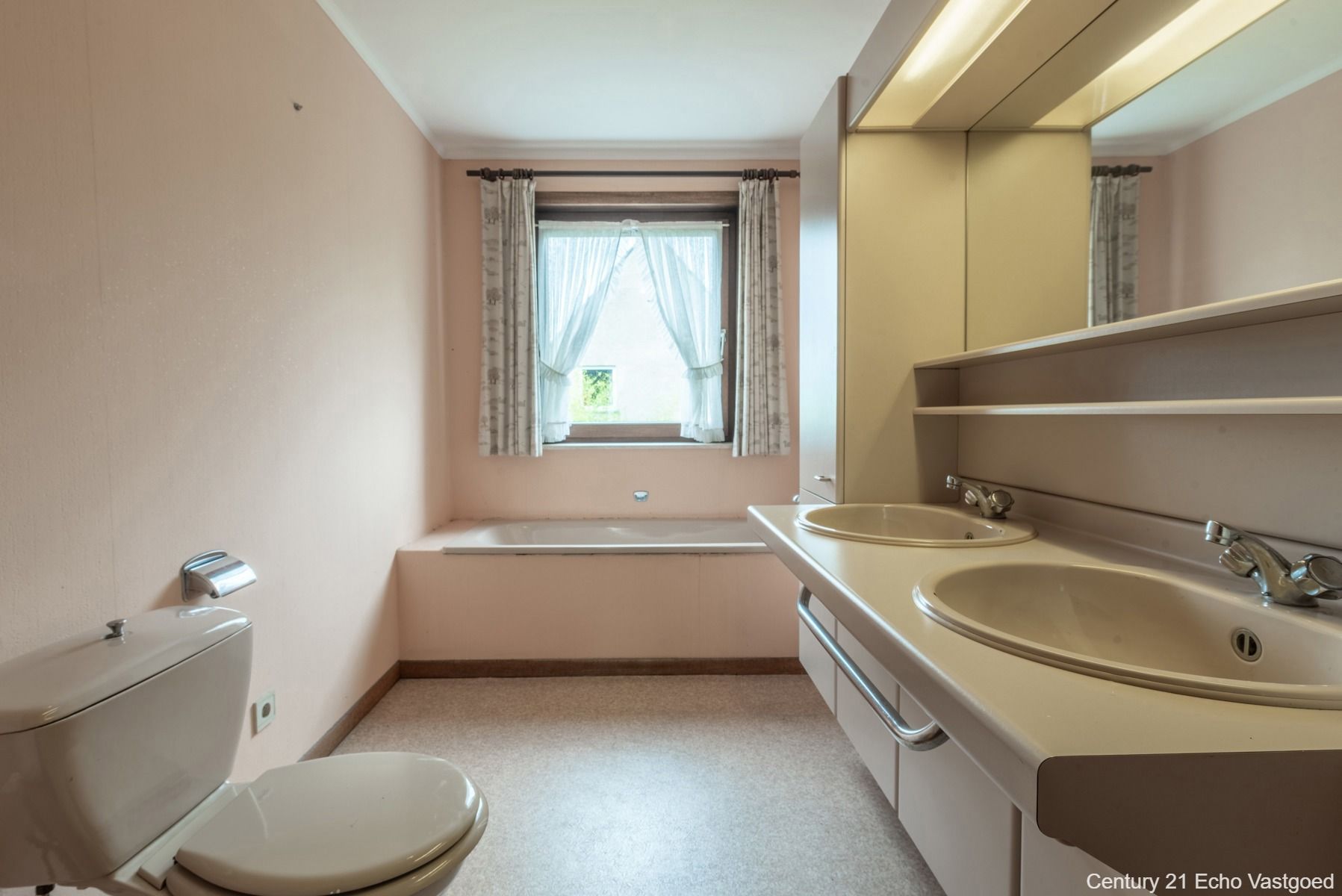 Karakterwoning met hal, garages, parking, tuin op ca 898m² foto 21