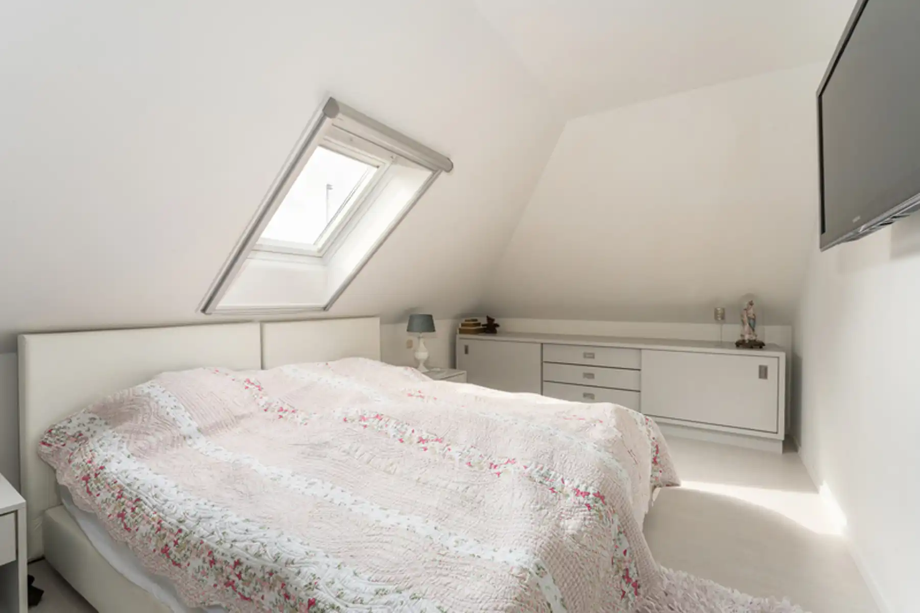 Lichtrijke en residentieel gelegen villa  foto 27