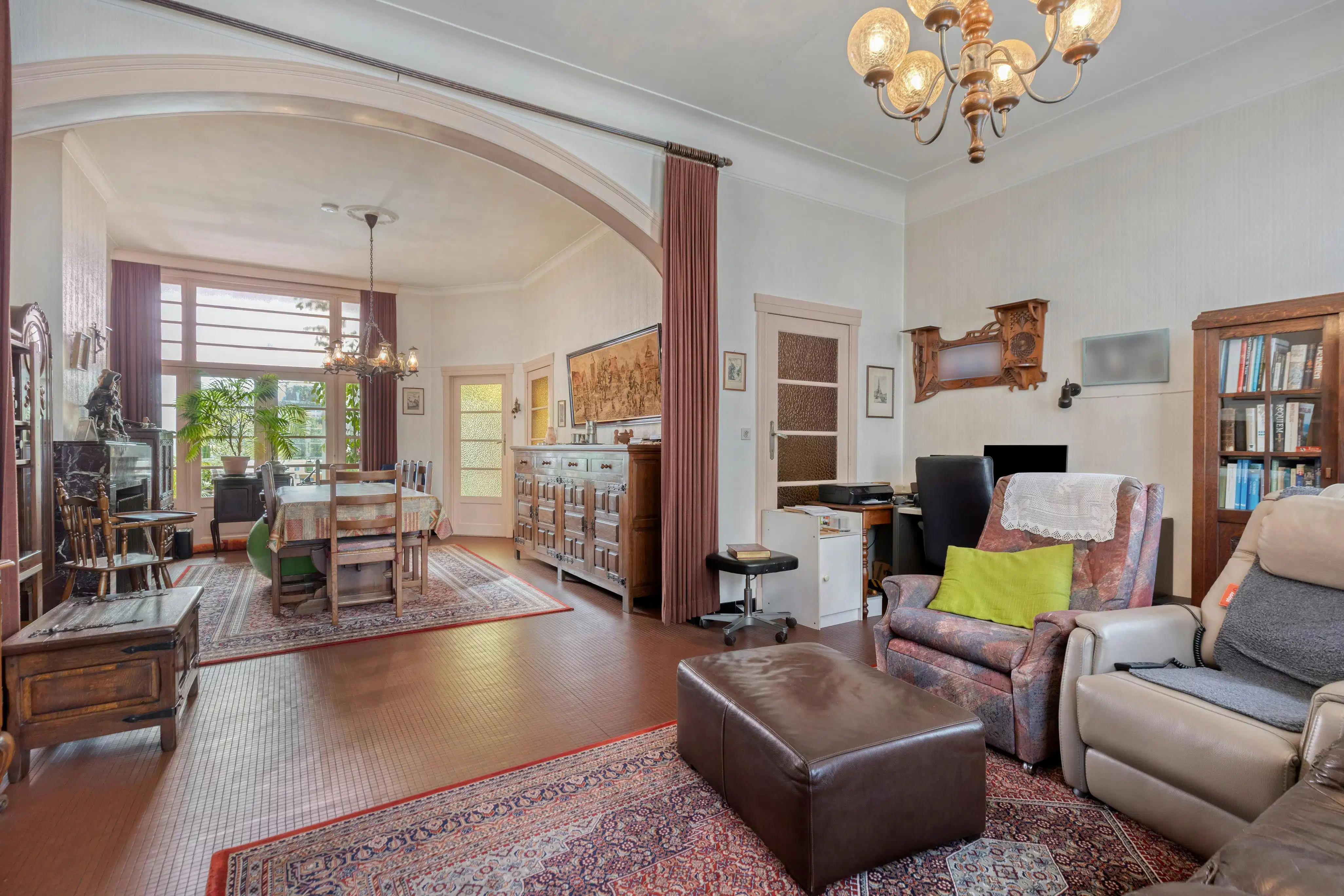 Charmant huis met ruime en zonnige tuin te koop in Merksem! foto 4