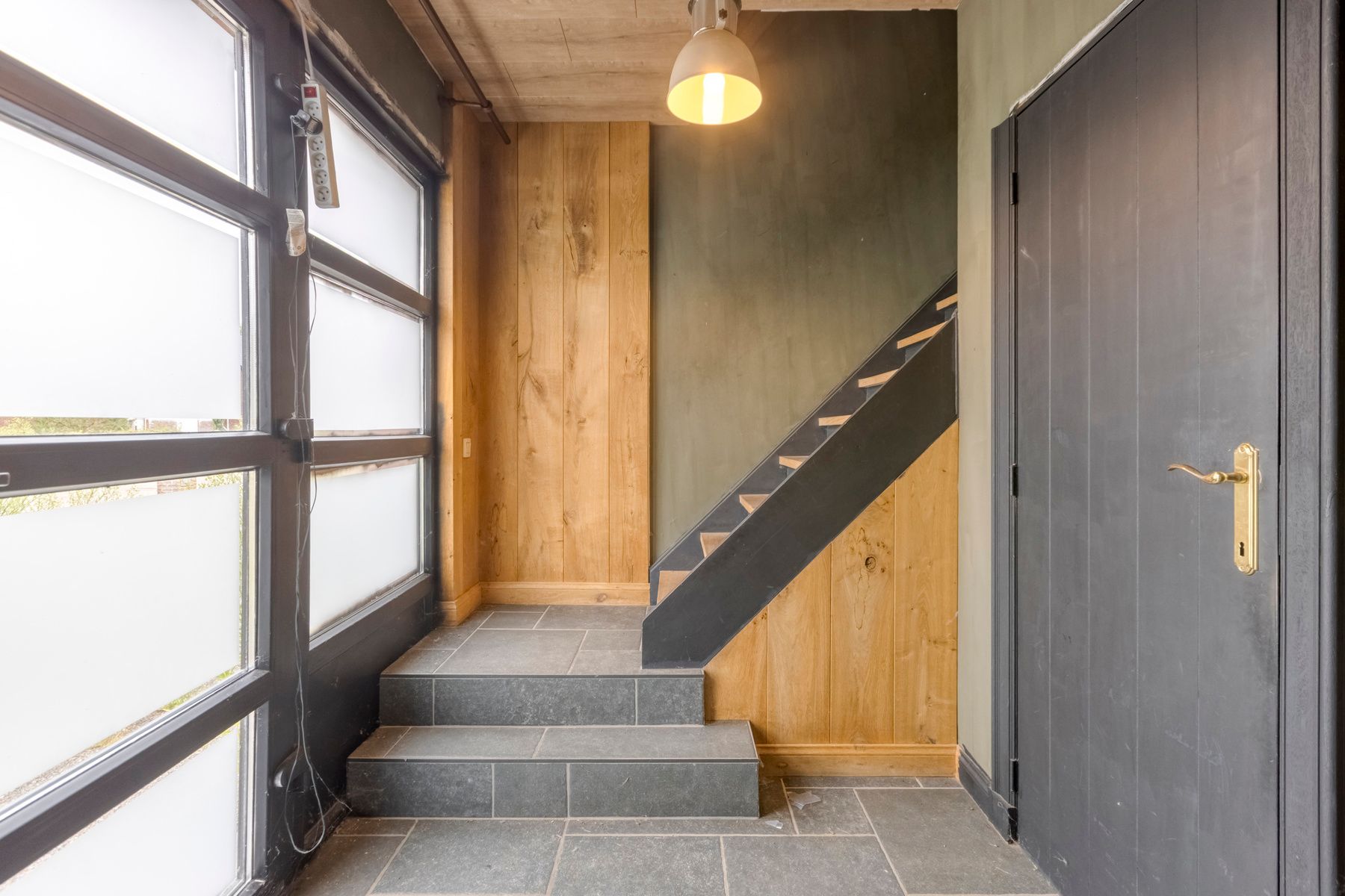 Half vrijstaande woning met 3 slaapkamers foto 2