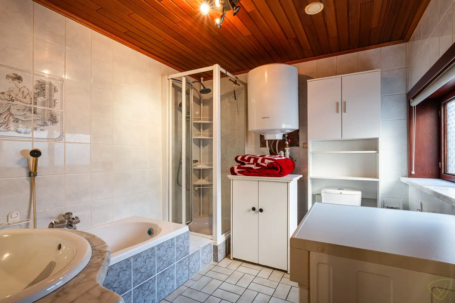 Charmante gesloten bebouwing met ruime tuin en renovatiepotentieel foto 10