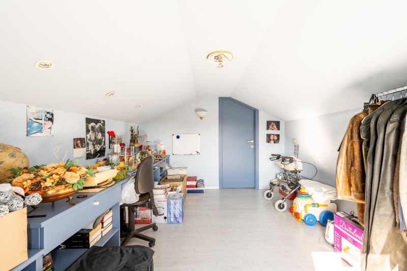 Stijlvolle villa met winkelruimte, parking, loods en handelsfonds op toplocatie foto 12