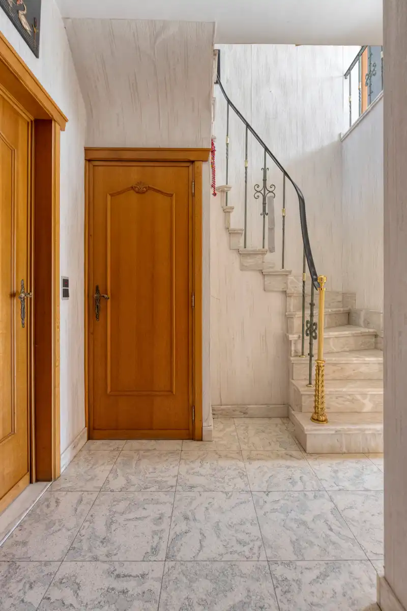 Te renoveren woning met 5 slaapkamers foto 4