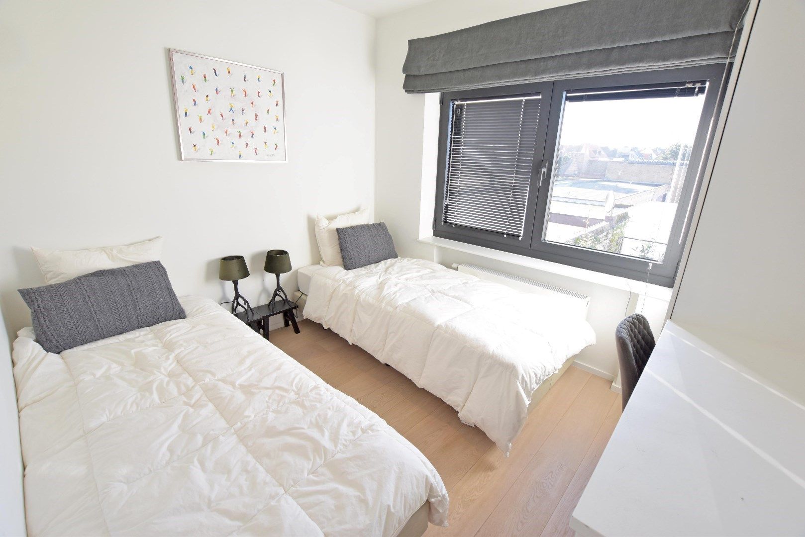 Mooi gemeubeld appartement met 3 slk's in een gegeerde straat in het oude Knokke nabij de groentenmarkt! foto 7