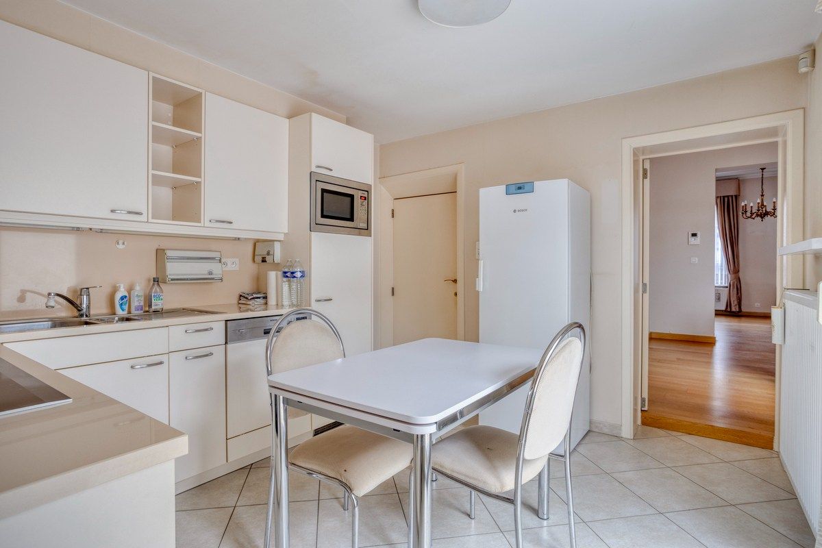 Ruim en gerenoveerd burgerwoning met stadstuin in het hart van Halle foto 9