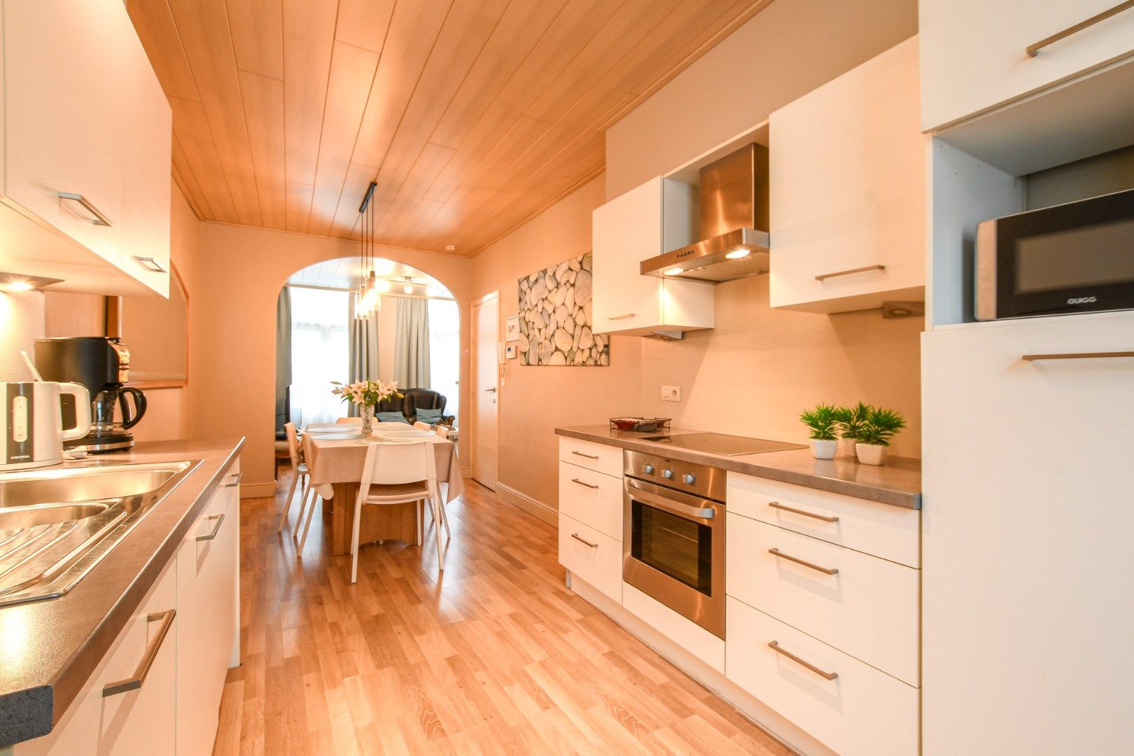 Opbrengsteigendom met 2 ruime appartementen en handelszaak op toplocatie! foto 20