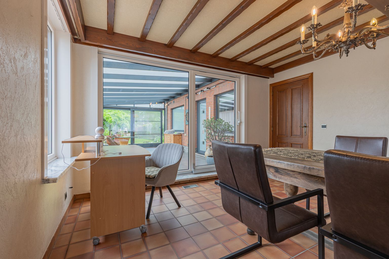 Rustig gelegen halfopen bebouwing met garage. foto 7