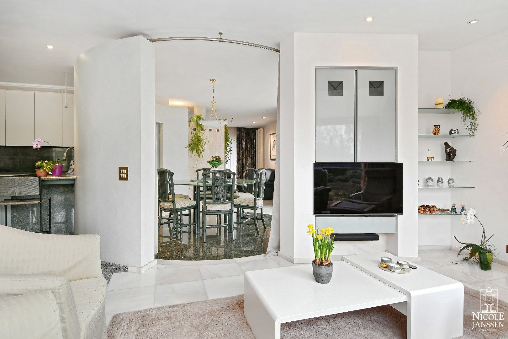 Vrijstaande gelijkvloerse gezinswoning met 4 slaapkamers en prachtige tuin foto 10