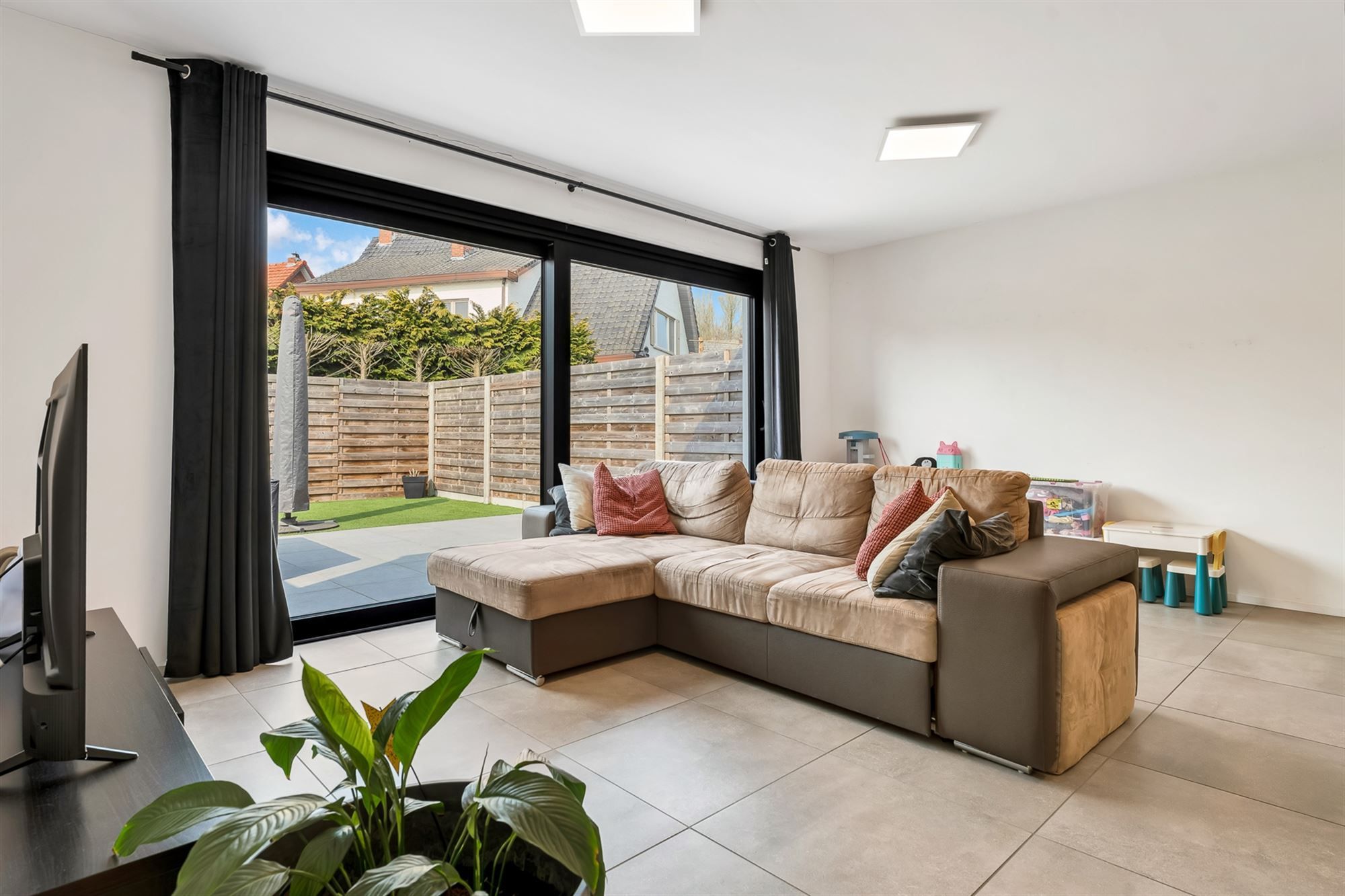PERFECT ONDERHOUDEN EN INSTAPKLARE WONING MET 3 SLAAPKAMERS EN INPANDIGE GARAGE TE OLMEN foto 2