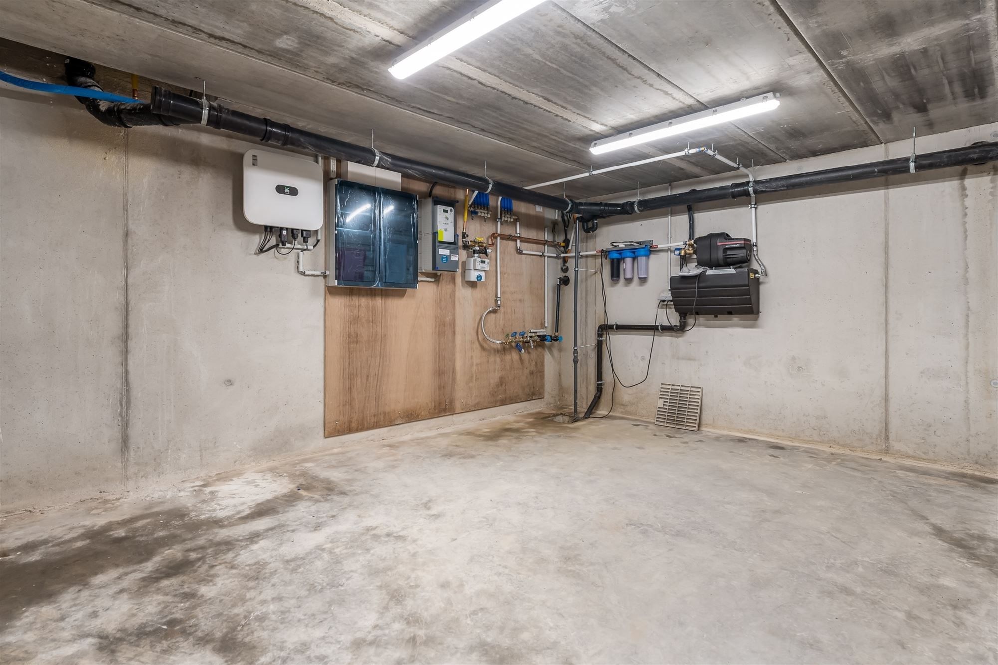 VOLLEDIG AFGEWERKTE NIEUWBOUWWONING (200M²) MET 3 SLAAPKAMERS EN E-PEIL 20! foto 22