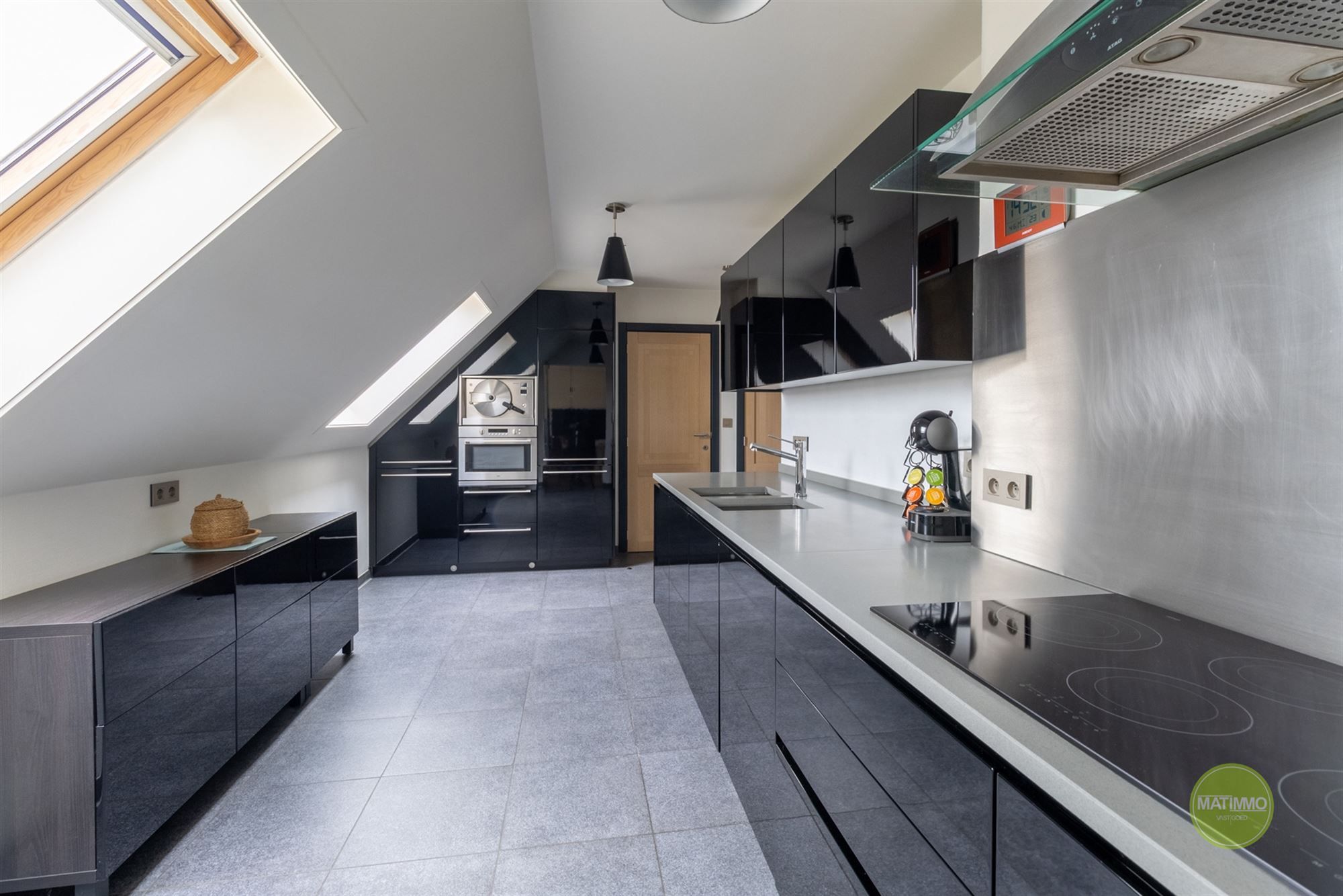 Penthouse met twee slaapkamers en ruim terras te Mol foto {{pictureIndex}}