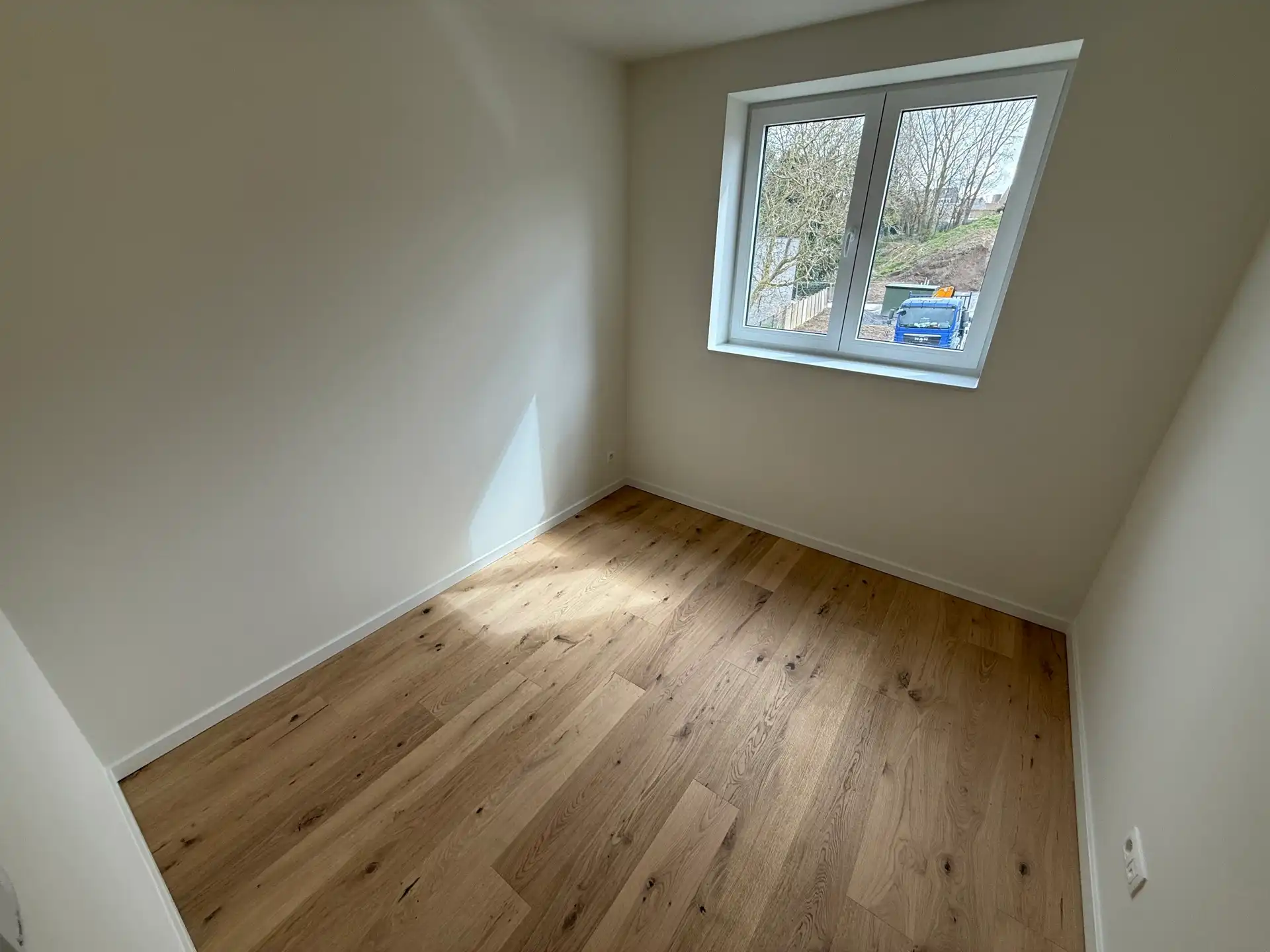 Nieuwbouwwoning met 3 slaapkamers, tuin en carport foto 12