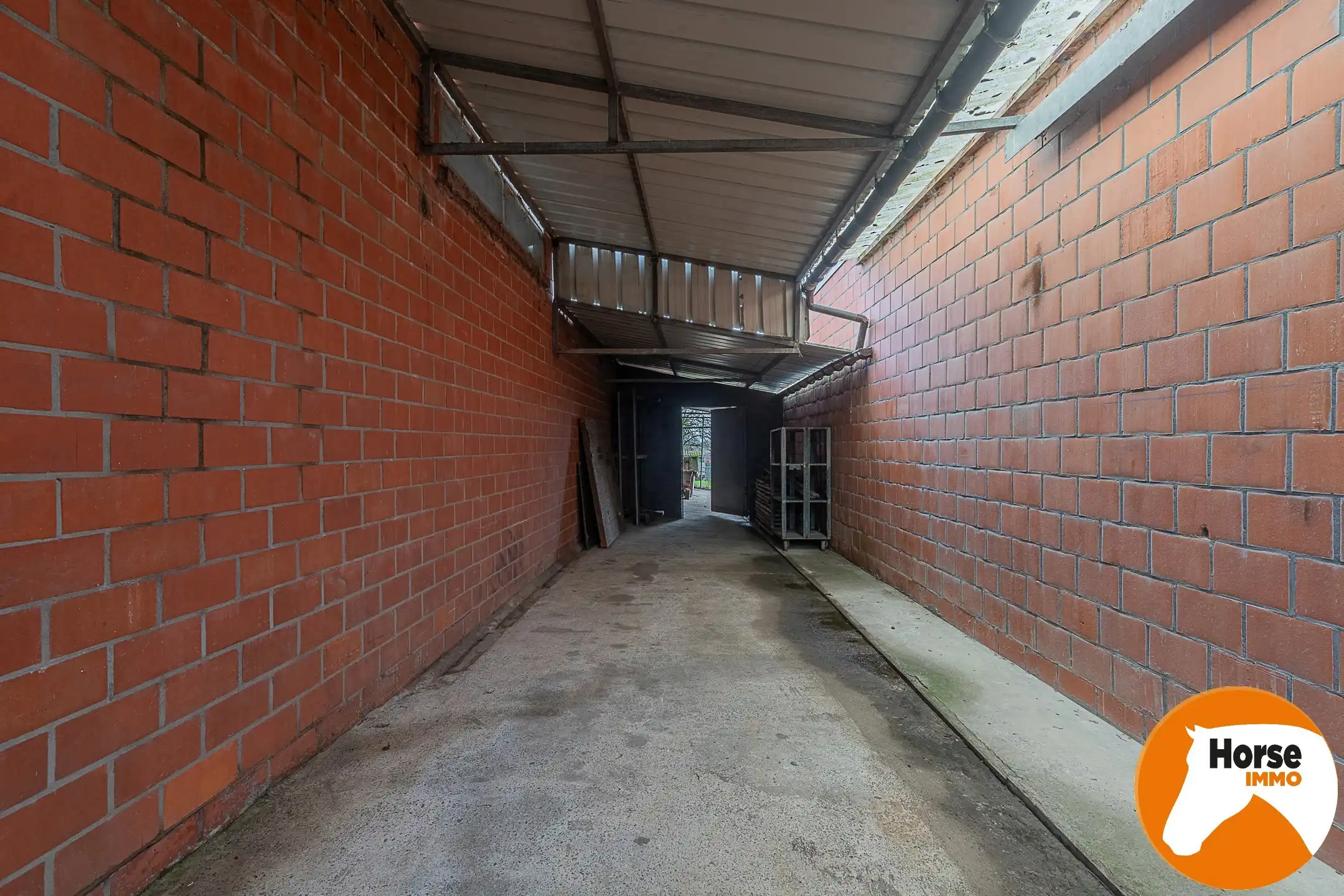 ROZEBEKE - Karakteristieke burgerwoning met loods foto 23