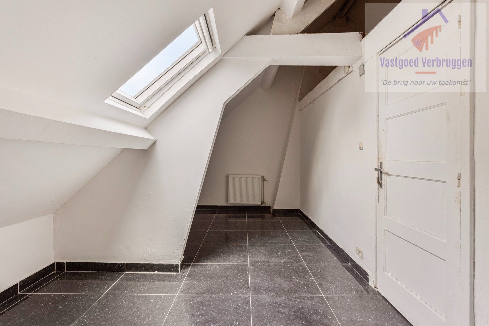 Centraal gelegen ruime woning met 5 slaapkamers, 2 badkamers en tuin! foto 14