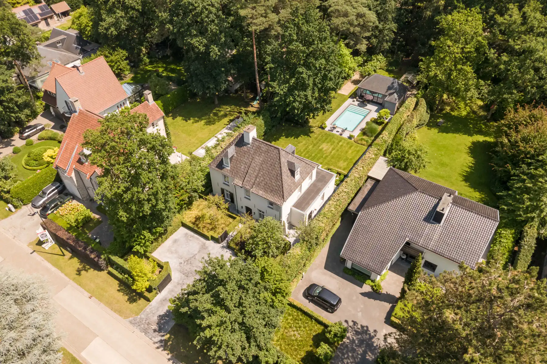 Tijdloze villa op ca. 1788 m² voor het centrum van Schilde foto 3