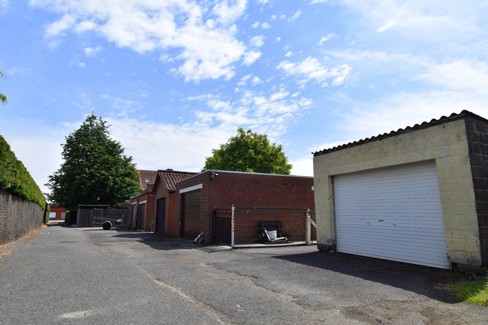 Ruime tussenwoning met 3 slaapkamers (mogelijkheid tot meer!), garage en tuin te koop in Gullegem foto 13