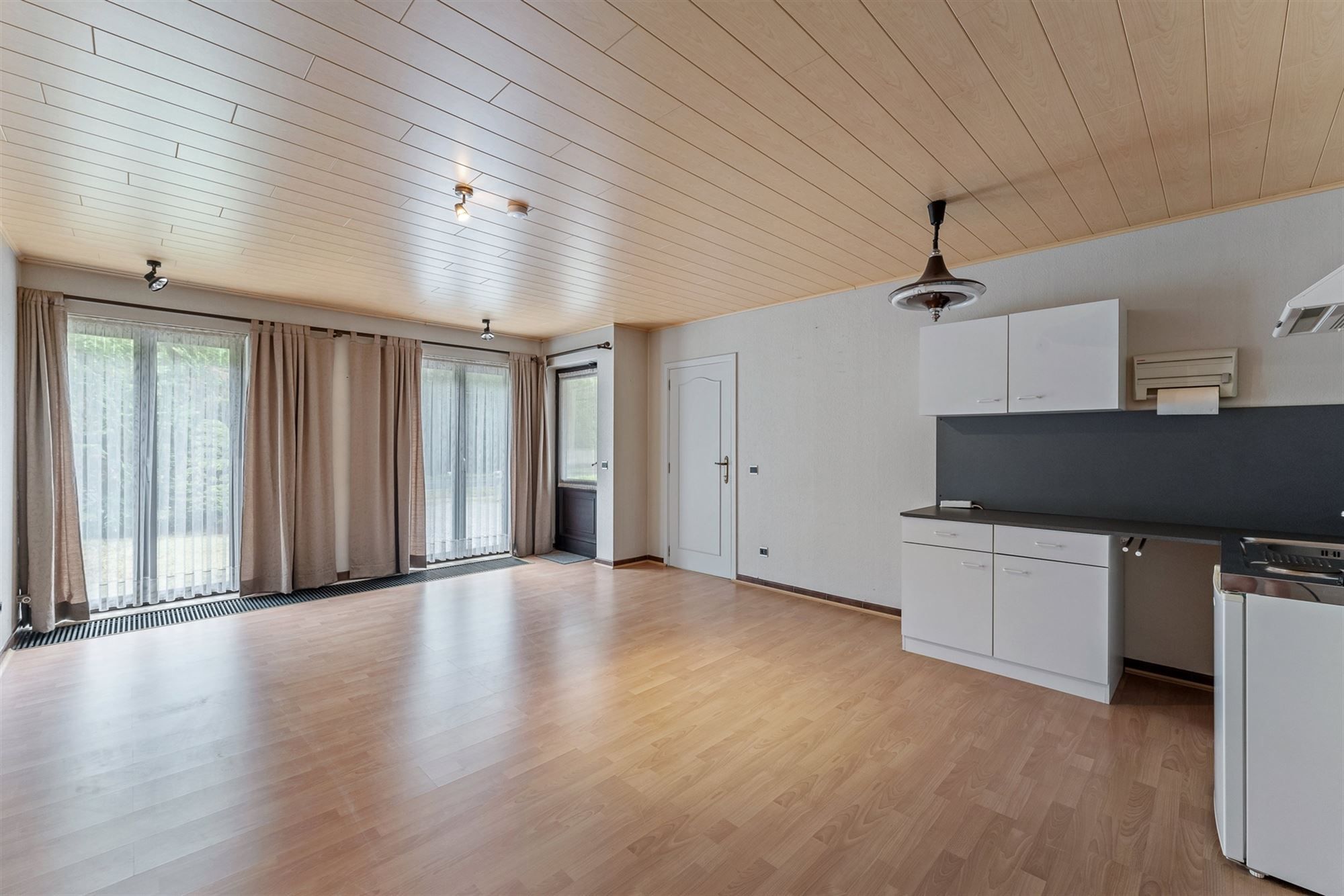 ZEER GOED ONDERHOUDEN GELIJKVLOERSE WONING MET 3 TOT 4 SLAAPKAMERS OP EEN RUIM PERCEEL VAN 10A33CA TE OOSTHAM foto 12