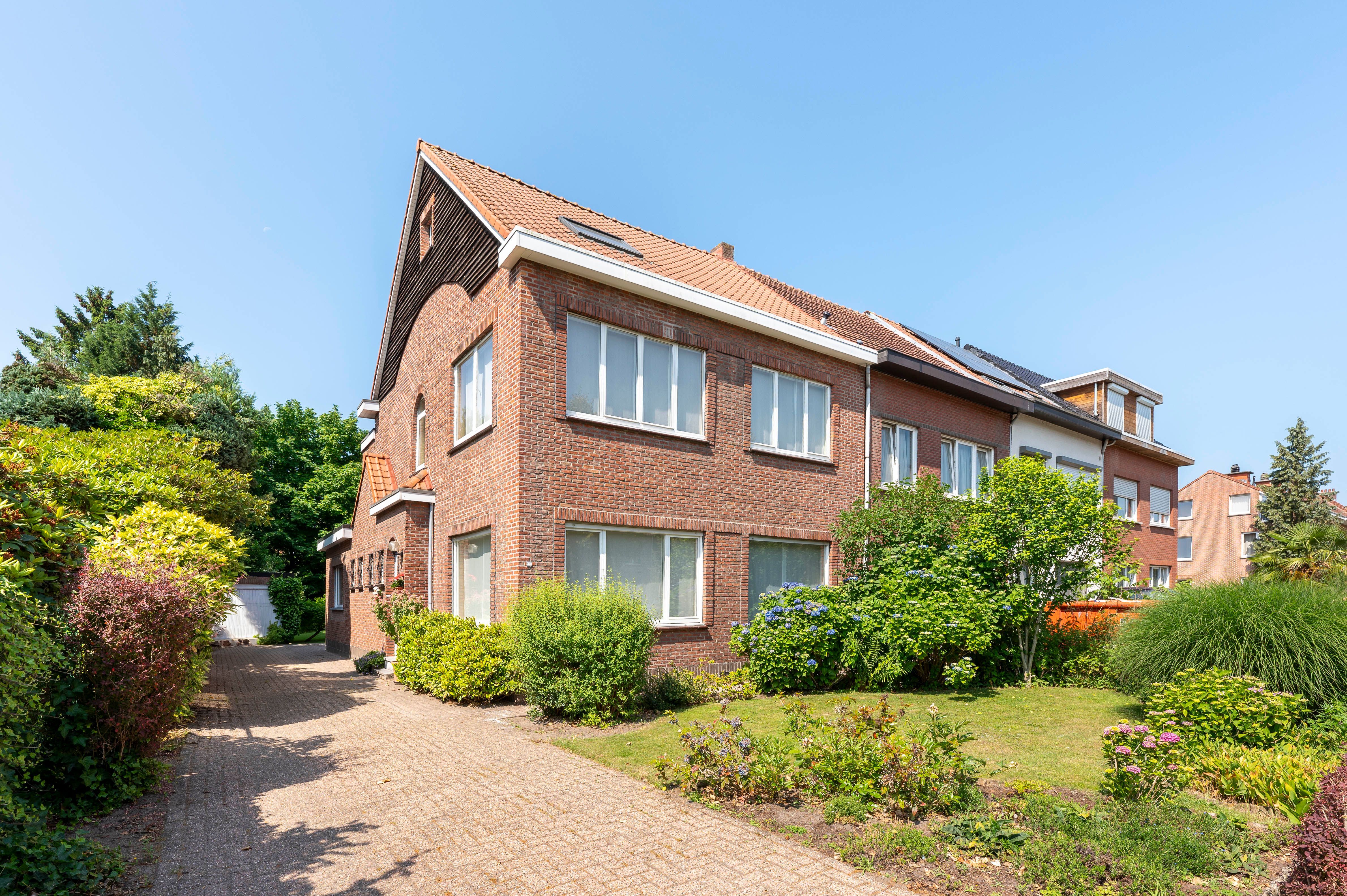 Hoofdfoto van de publicatie: Gezinswoning met grote tuin in kindvriendelijke wijk Driehoek te Brasschaat!