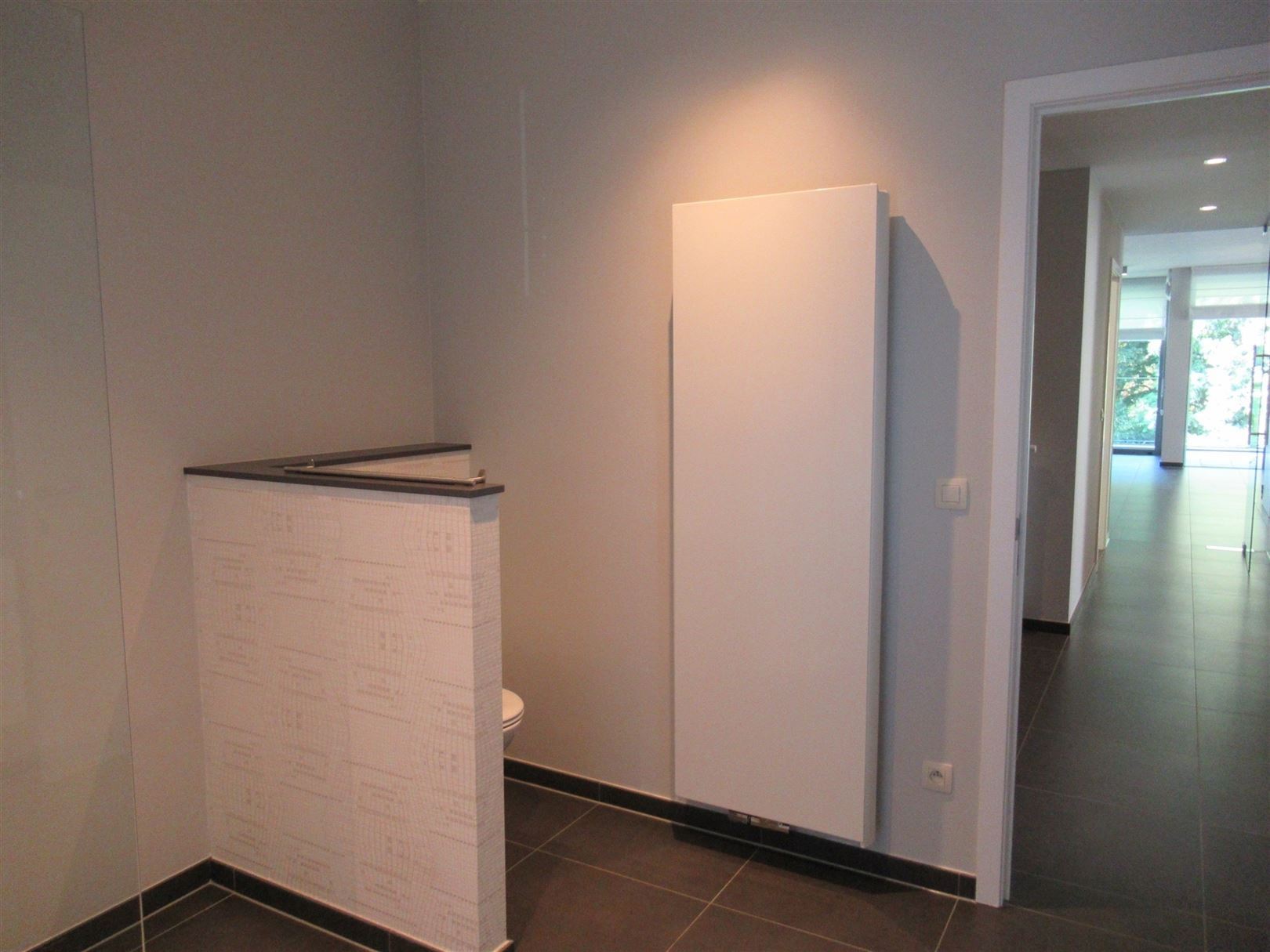 Appartement met 2 slpk's, terras en garage in centrum van Sint-Truiden. foto 17