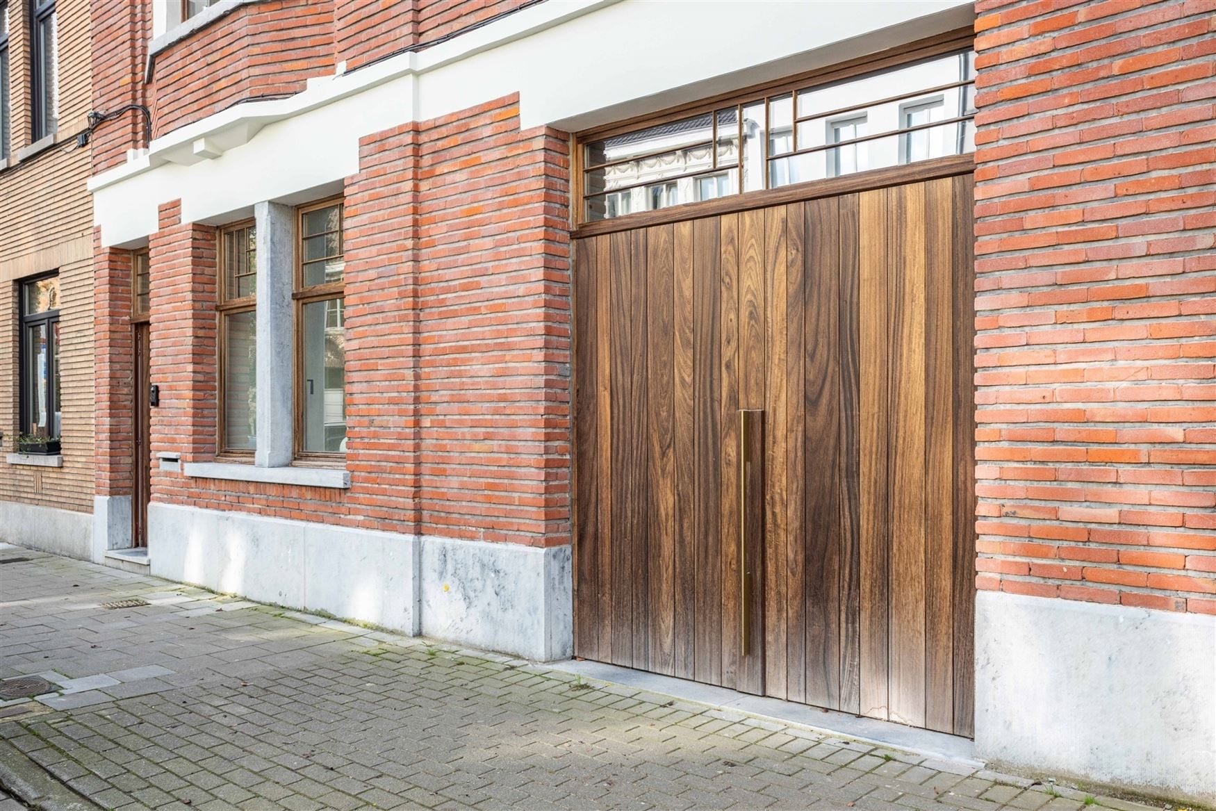 Architecturale townhouse met garage foto 25