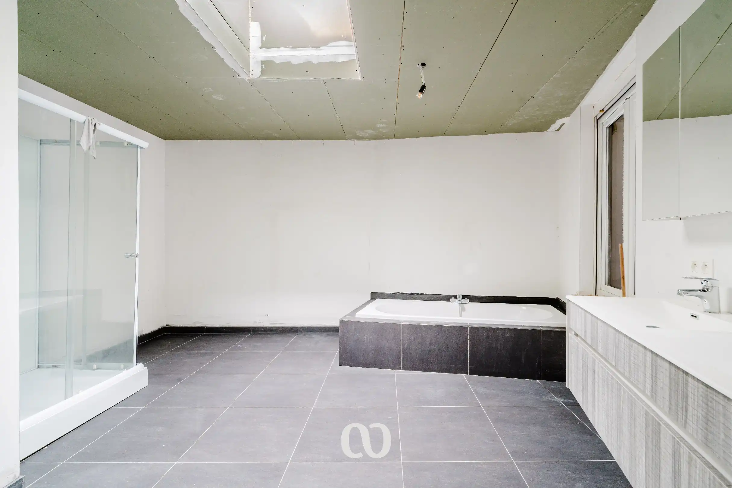 Instapklare gerenoveerde woning met ruime aanbouw en grote tuin in Brakel foto 7