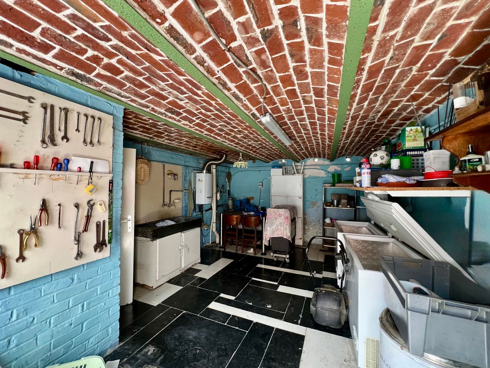 Hoeve met woning, stal en schuur met authentieke elementen. foto 18