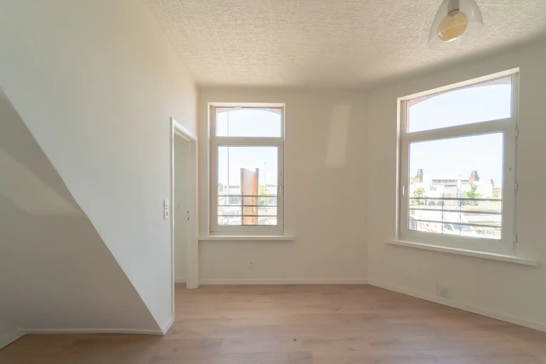Gerenoveerde lichtrijke hoekwoning aan het water foto 28