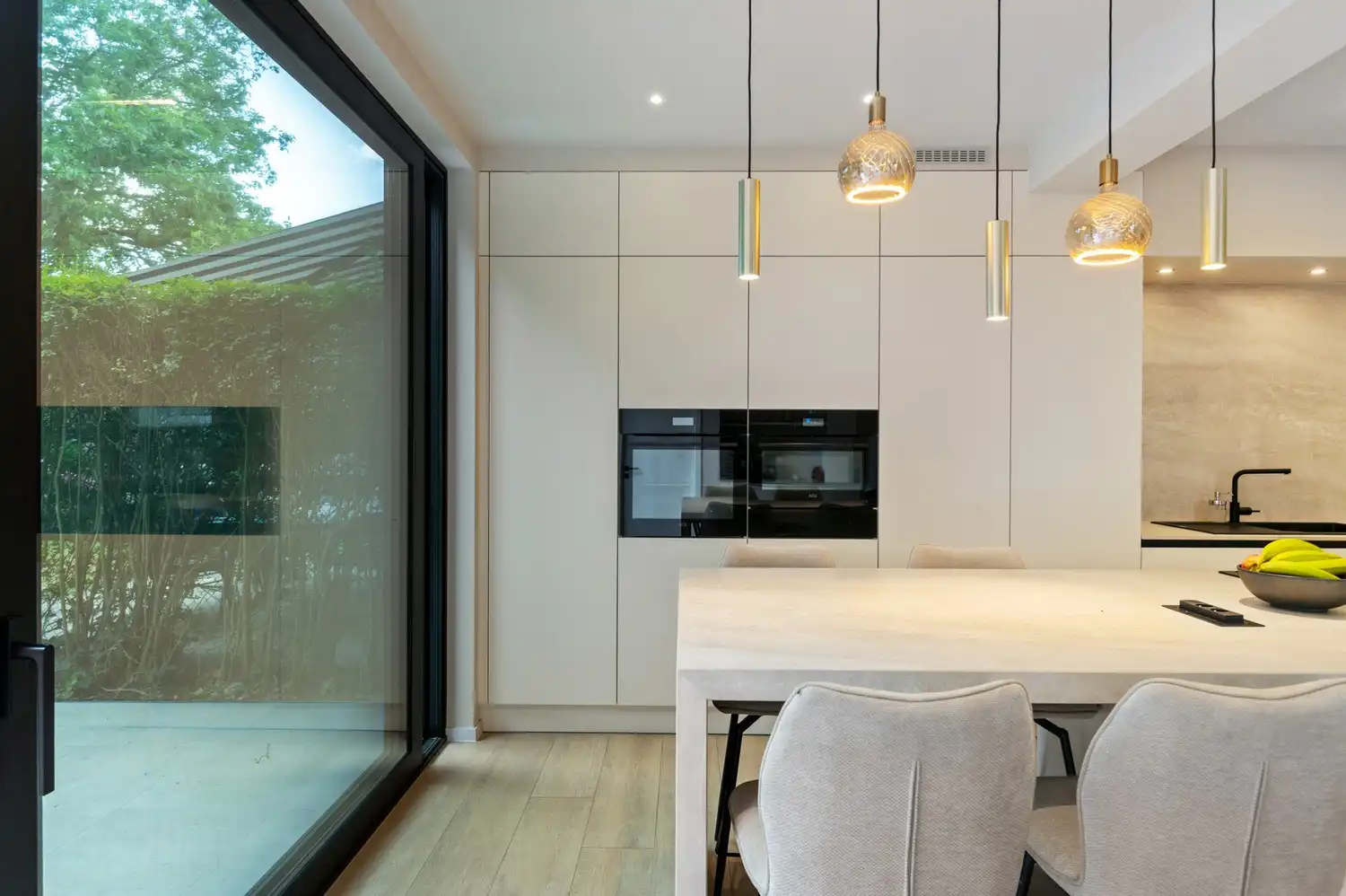 Instapklare woning met 4 slpkrs in hartje Edegem foto 3