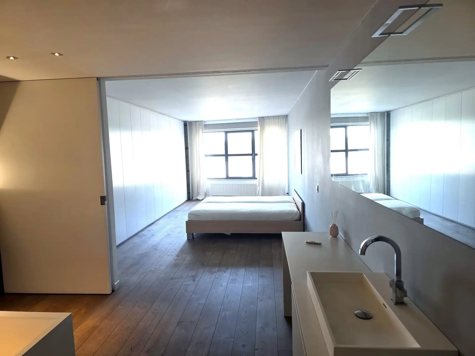 Stijlvol en lichtrijk appartement met twee terrassen en open uitzicht foto 6