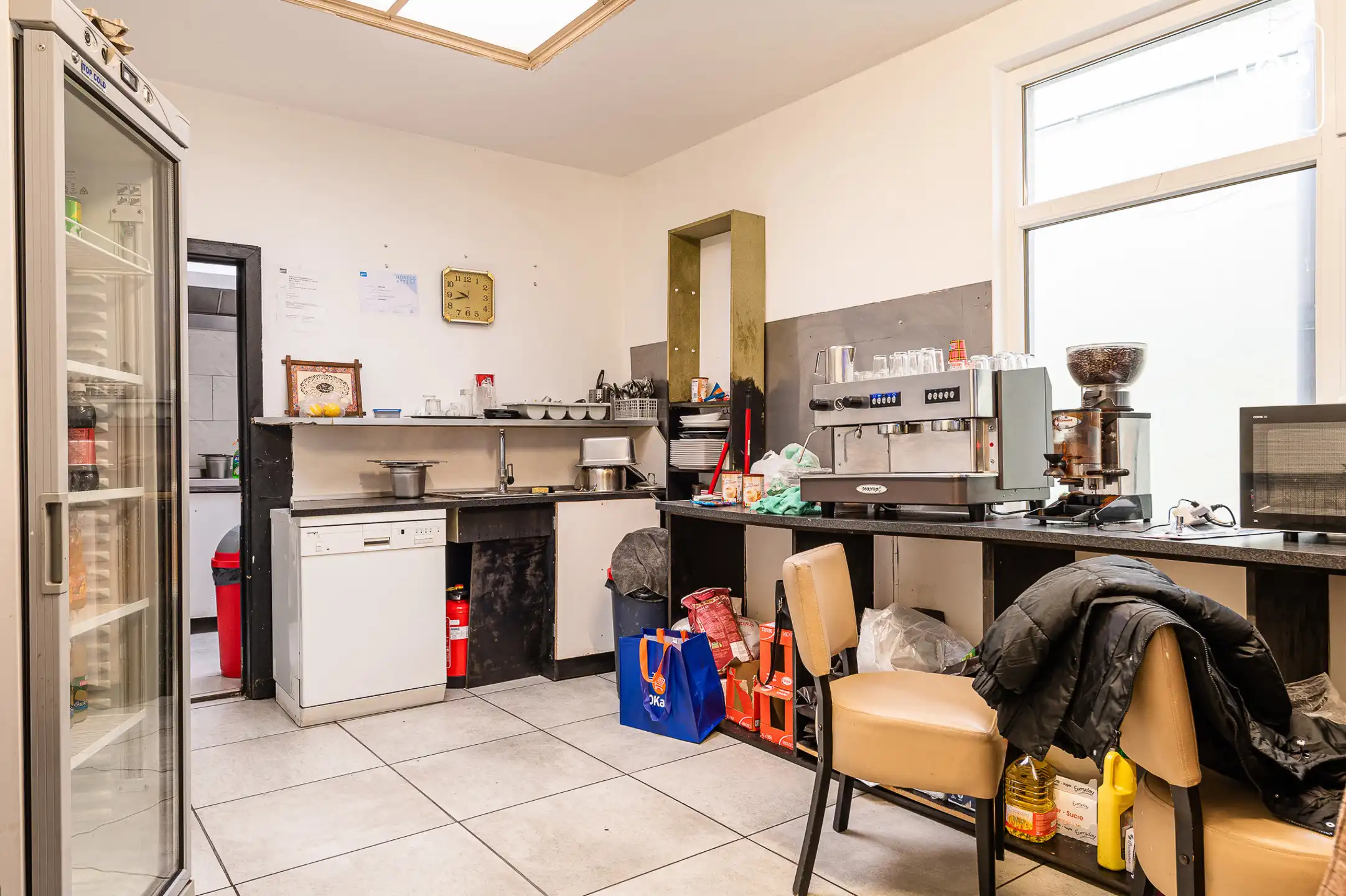 DISCREET Centraal gelegen (opbrengst) eigendom met verhuurd handelsgelijkvloers en 2-slaapkamer woonst foto 7