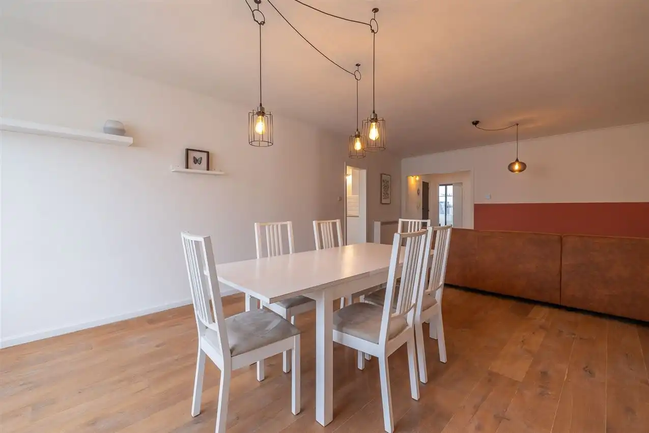 Instapklaar, volledig gerenoveerd appartement met twee terrassen foto 7