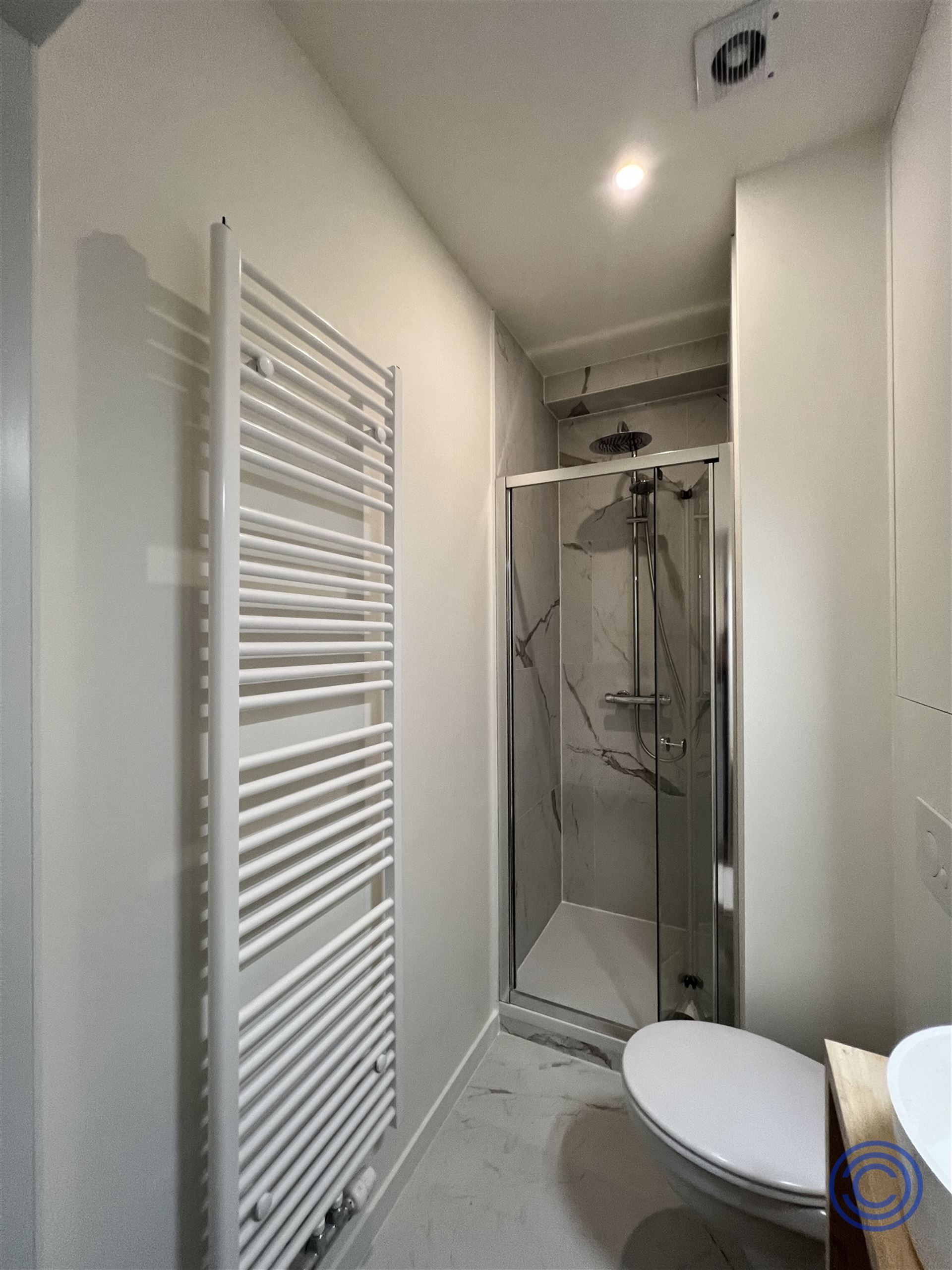 OPBRENGST:18 gerenoveerde studio's + kelder! foto 9