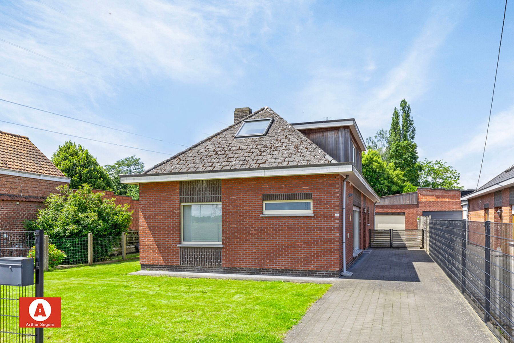 Open bebouwing op 12a met ZW gerichte tuin en ruim bijgebouw foto 4