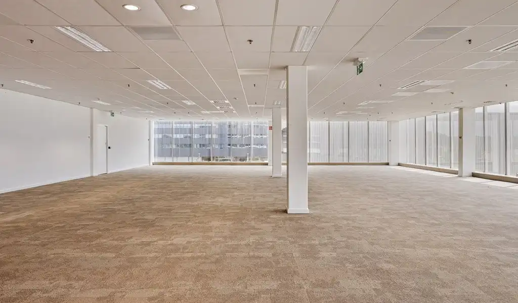 Vernieuwde kantoren te huur in Ahlers Building te Antwerpen foto 3
