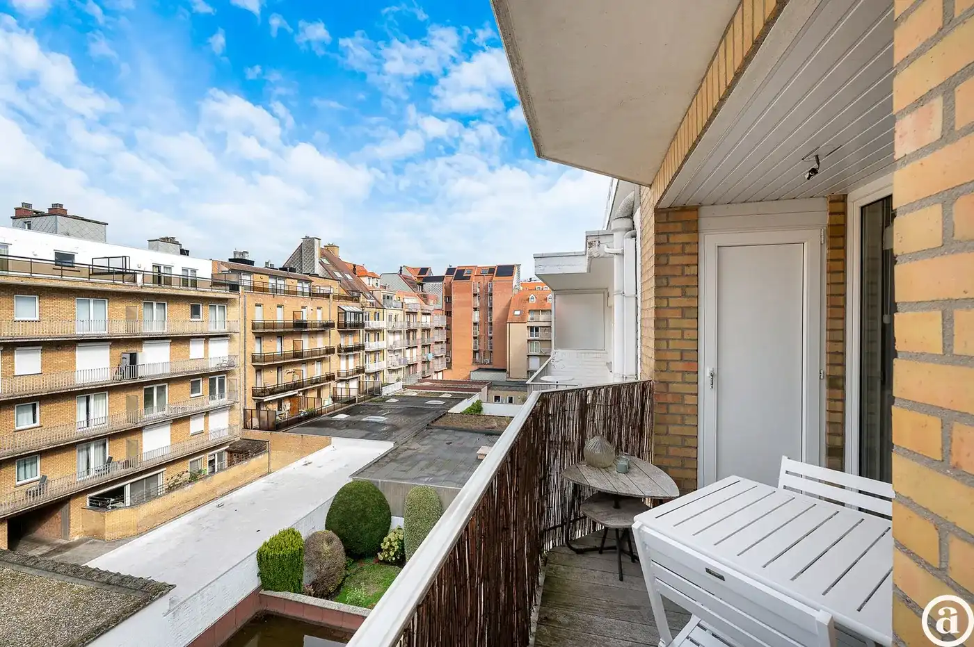 Luxueus gerenoveerd 3-slaapkamerappartement nabij de Zeedijk foto 19