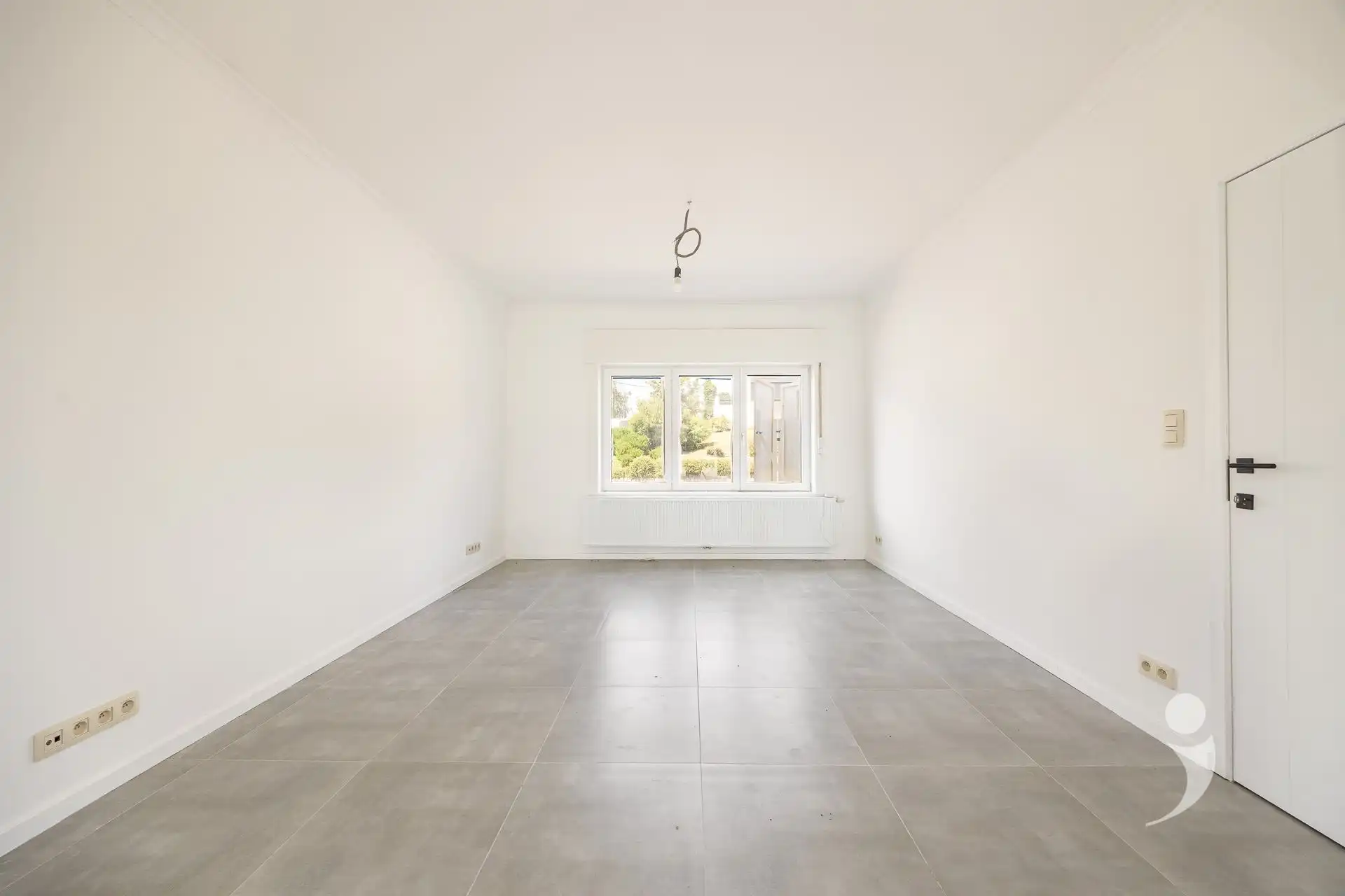 Karaktervolle, volledig gerenoveerde woning met 4 slaapkamers, 2 badkamers en zonnige tuin! foto 3