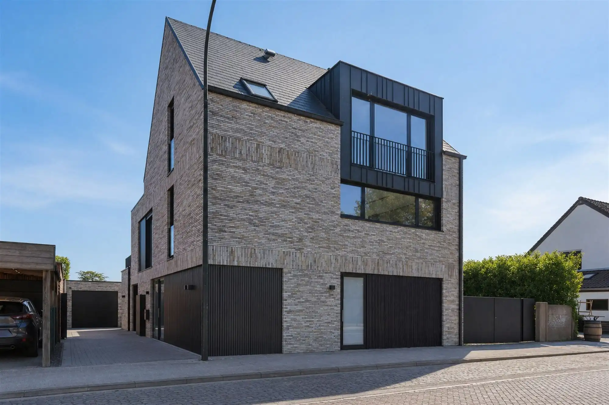 Gelijkvloerse designappartement met zuidgerichte tuin  foto {{pictureIndex}}