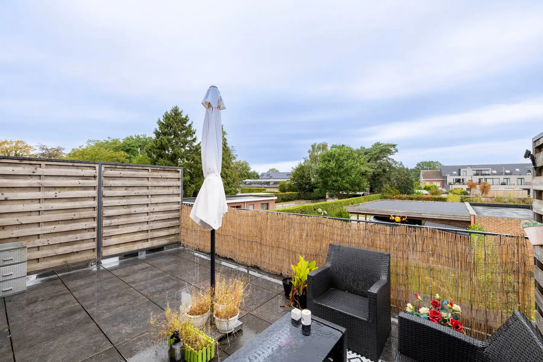 App (label A) met 2 slpk, ruim terras en carport foto 3