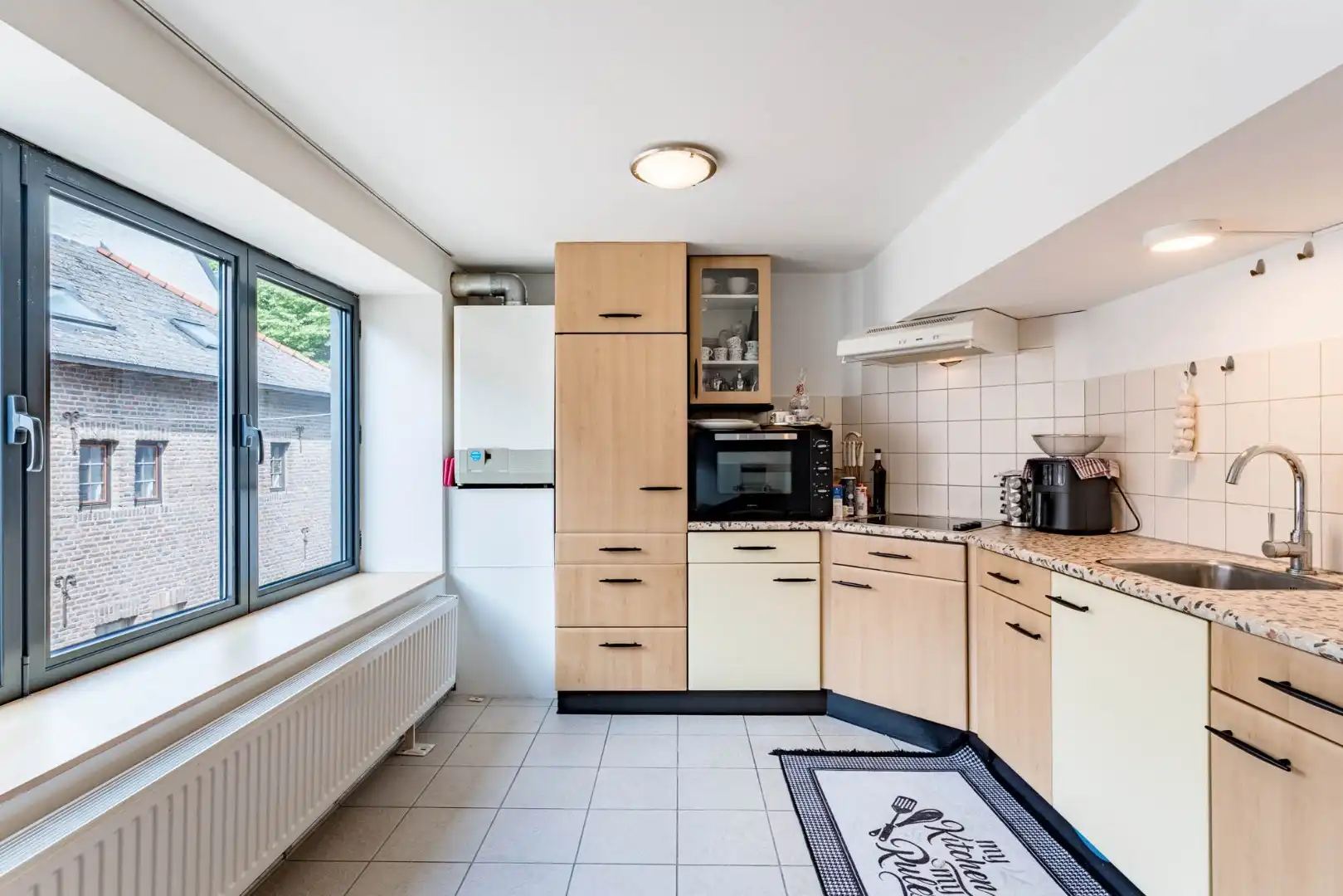 Comfortabel appartement op de 2de verdieping van een kleinschalige residentie op een steenworp van de historische markt!  foto 9