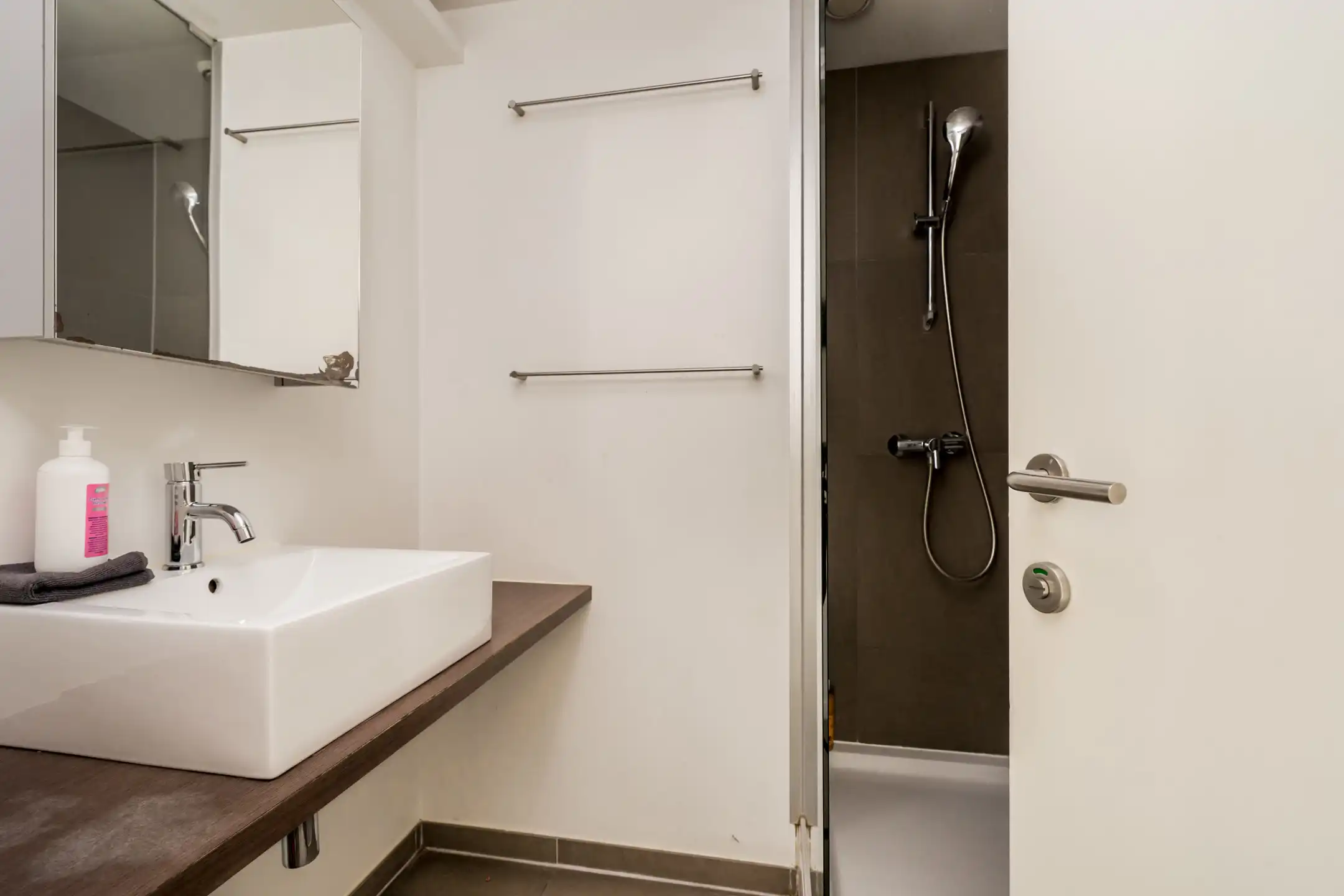 Instapklare opbrengsteigendom met 3 luxe Airbnb-units foto 8