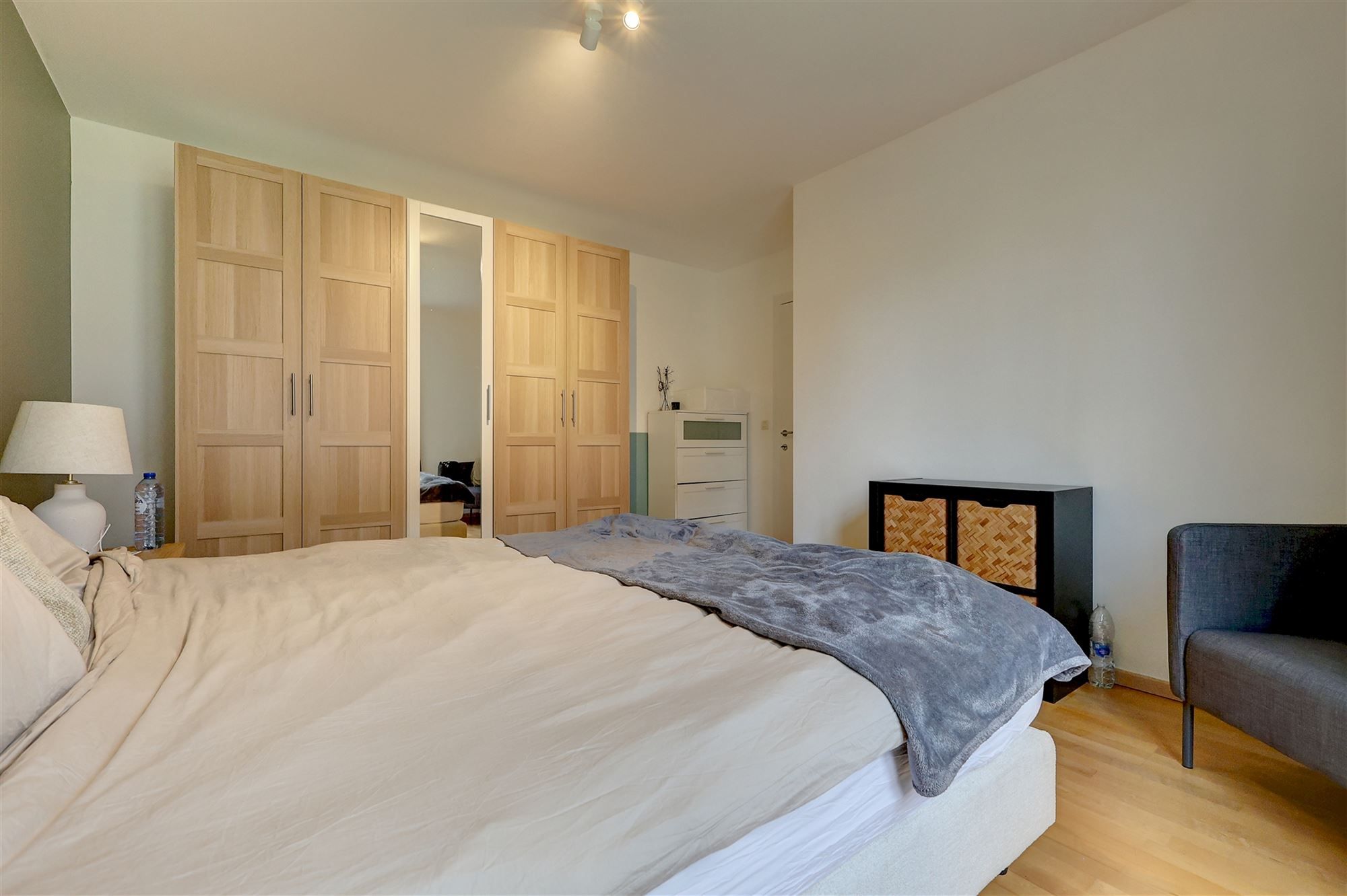 Appartement met twee slaapkamers en terras foto 14