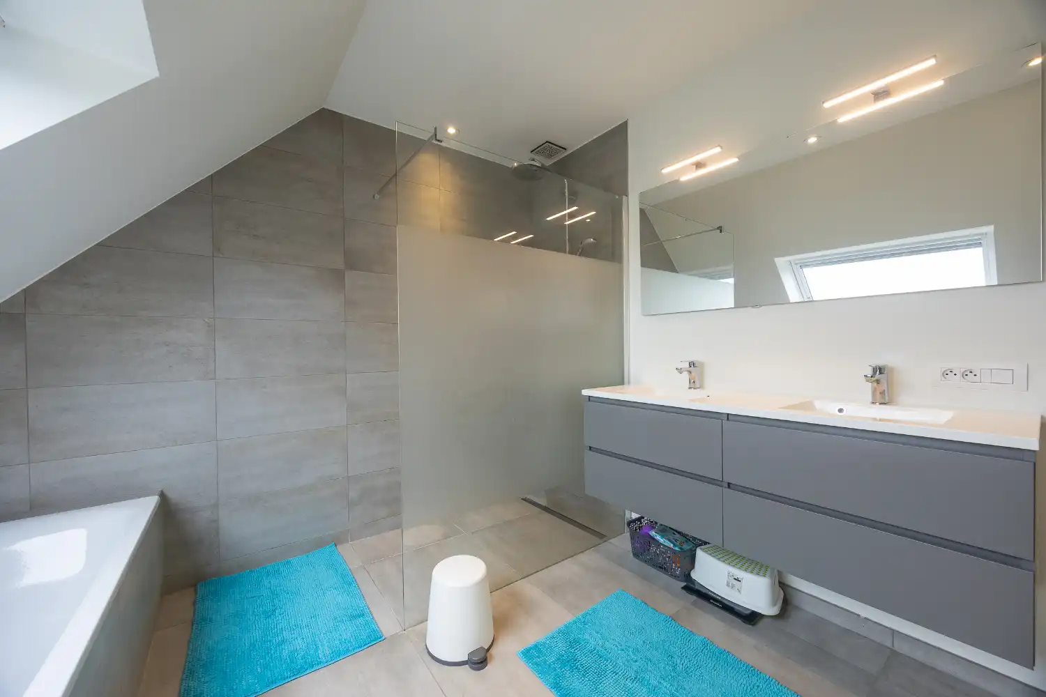 Instapklare halfopen bebouwing in rustige woonwijk te Bredene foto 13