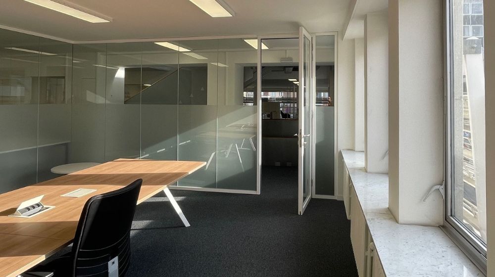 Instapklaar en polyvalent handelspand/kantoor te huur foto 9