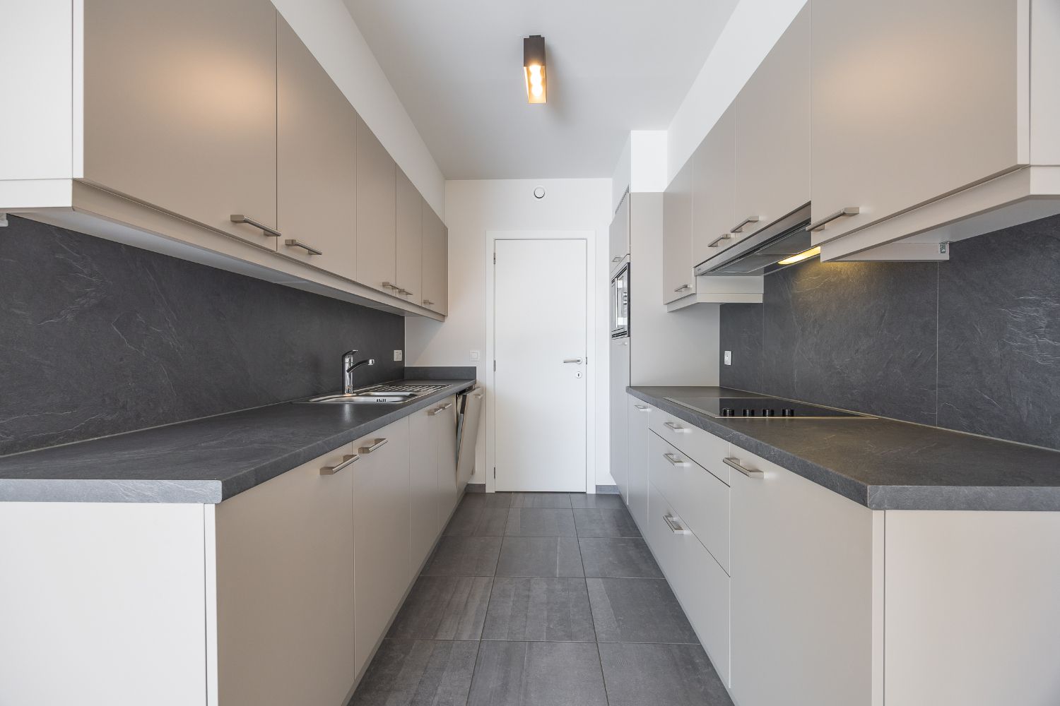 Modern gerenoveerd ruim appartement vlakbij het strand van Bredene foto 6