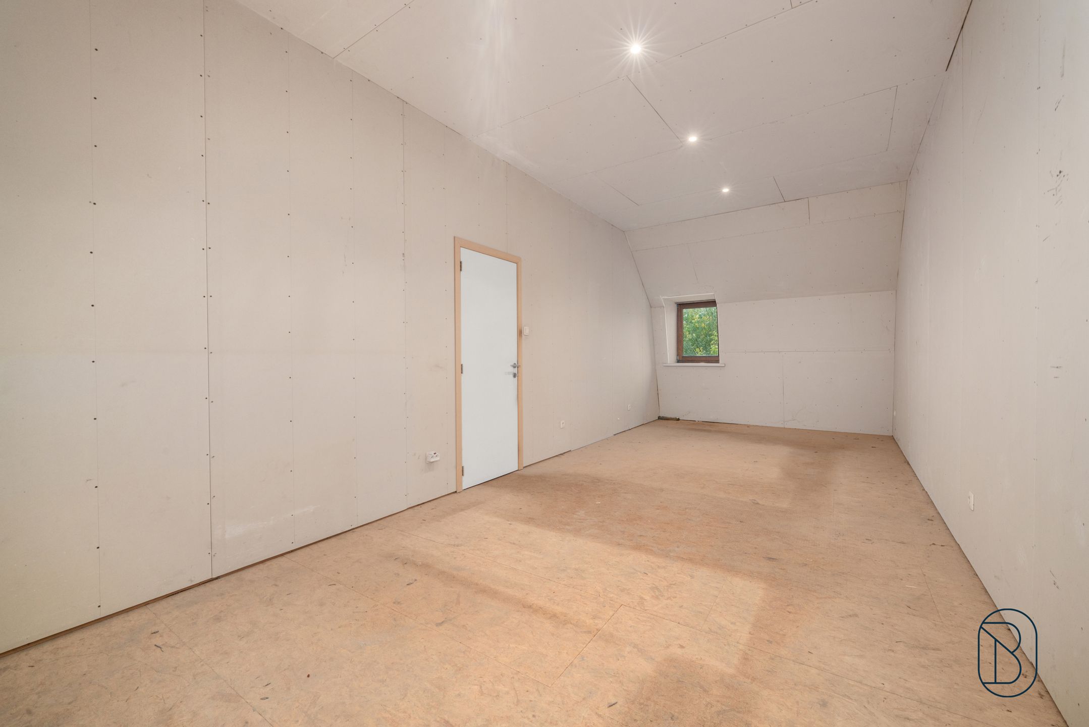 Topgelegen HOB met parking, veel potentieel!  foto 14