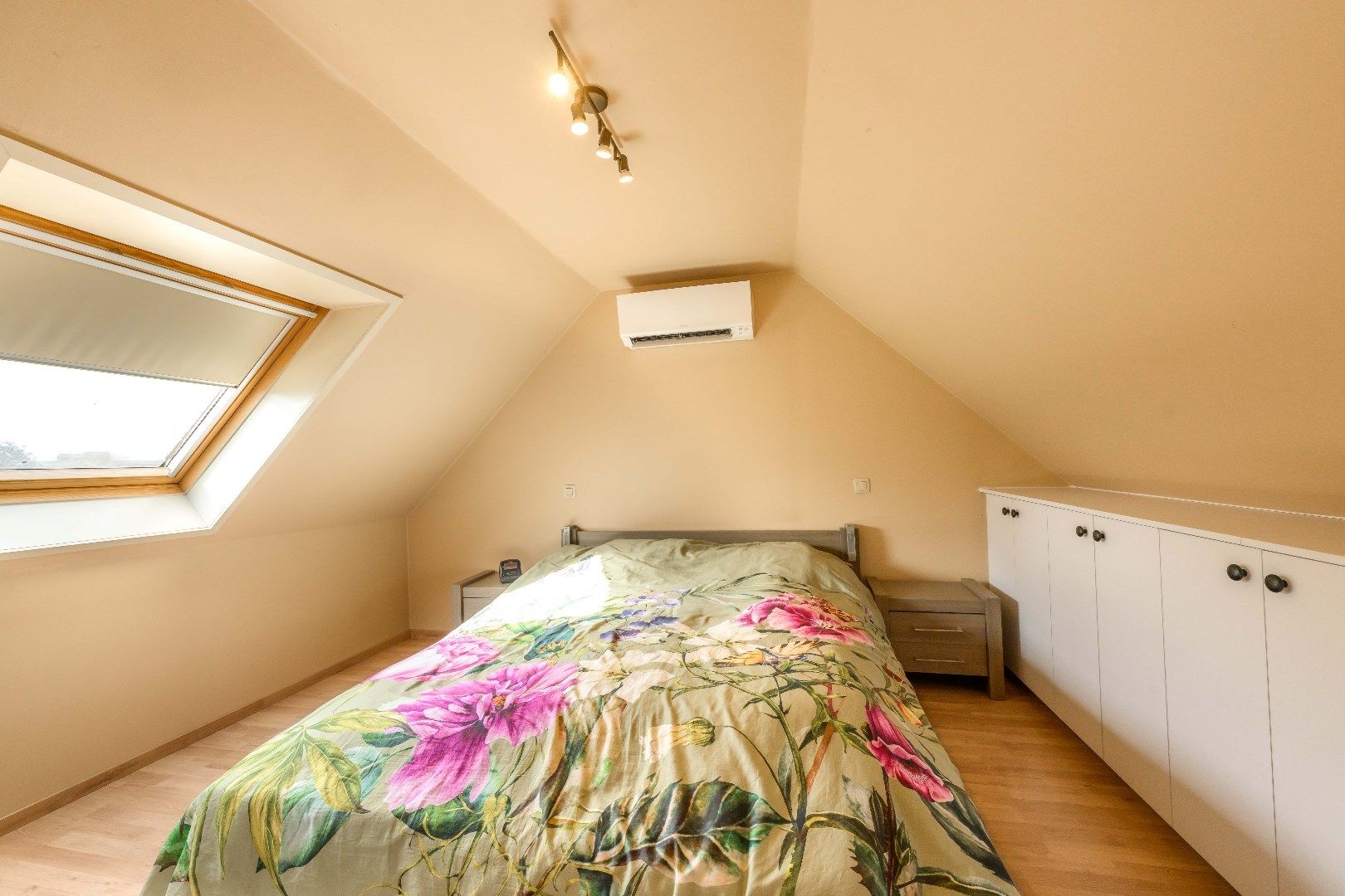 INSTAPKLAAR HANDELSHUIS (2009) OP GUNSTIGE LOCATIE!!!  foto 23