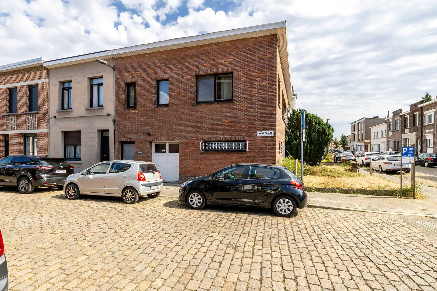 Te renoveren appartement met ruim magazijn/garage foto 2